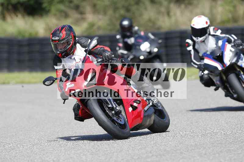 /Archiv-2025/42 07.08.2025 Peter Studer Girls Day ADR/Gruppe pink/team